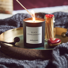 將圖片載入圖庫檢視器 Ambustum Black Pomegranate Scented Candle | 英國 Ambustum Black Pomegranate香薰蠟燭 220g