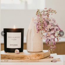 Load image into Gallery viewer, Ambustum Sandlewood Musk Scented Candle | 英國 Ambustum Sandlewood Musk香薰蠟燭 220g